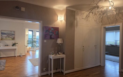 En exclusivité, villa 7 pièces 236 m2 et sa piscine intérieure