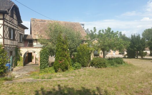 En exclusivité, terrain de 15,56 ares composé de 2 bâtiments à rénover offrant de beaux volumes